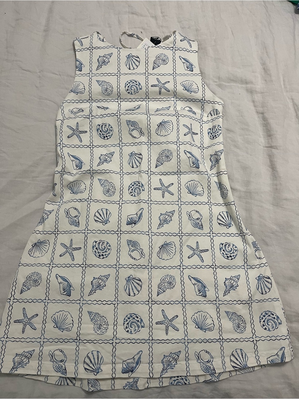 Sleeveless Seashell Print Shift Dress in White & Navy